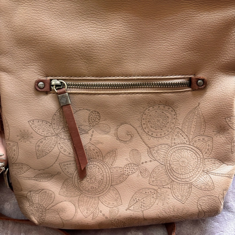 The Sak Tan Leather Embossed Floral Mandala Crossbody Bag Happy & Free Lining - Picture 10 of 11